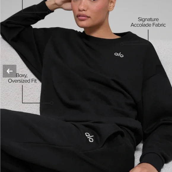 Alo Women’s Black Crewneck Sweatshirt - Picture 2 of 4